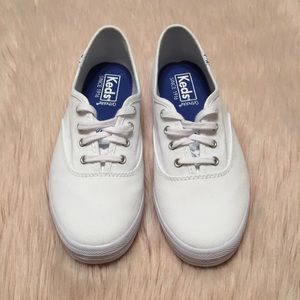 White keds shoes